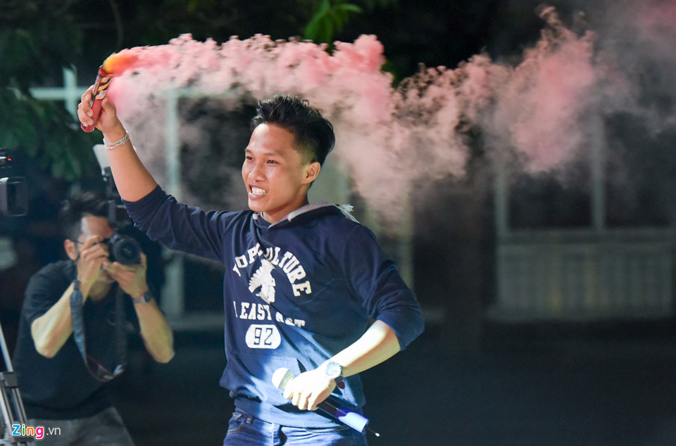 Nữ sinh Ngoại thương gây choáng ngợp với màn vũ đạo bốc lửa